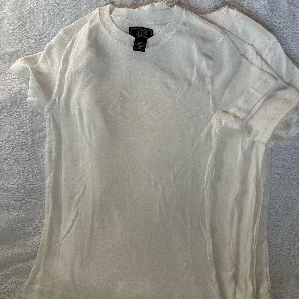 Bass Size M Junior White Girl’s T-shirts